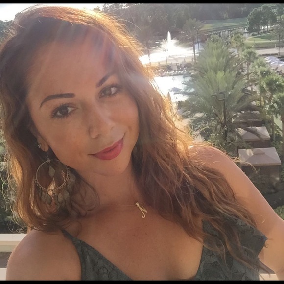 Meet your Posher, Nina - Picture 1 of 1